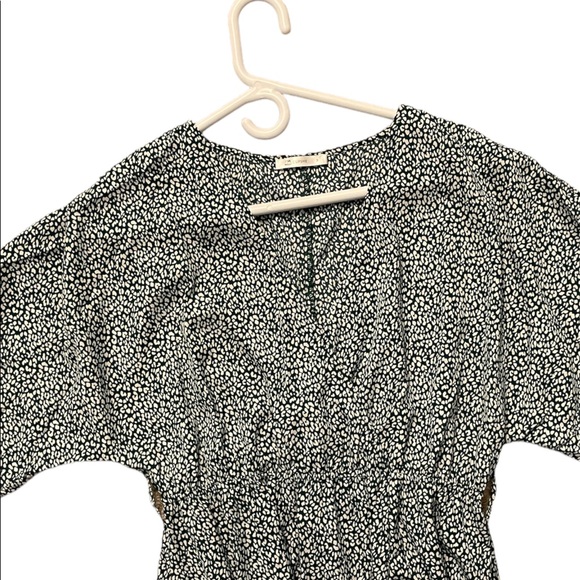 Cupshe Dress Green/White V-Neck Short Sleeves Long Medium - Picture 3 of 4